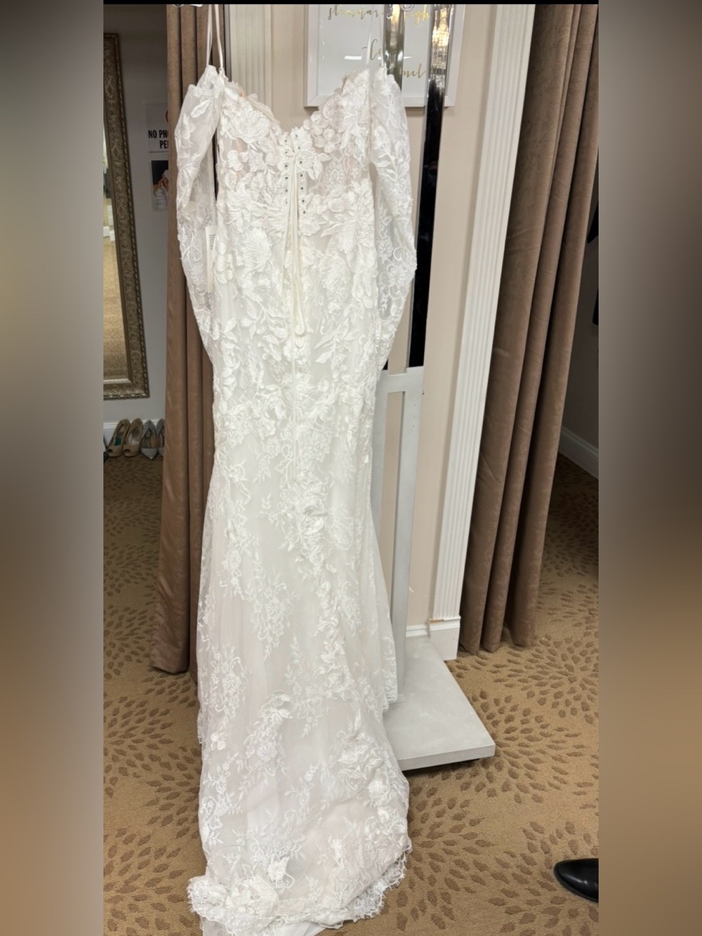 Lace Long-Sleeve Wedding Dress UNTOUCHED UNALTERED WEDDING CANCLED pronovias